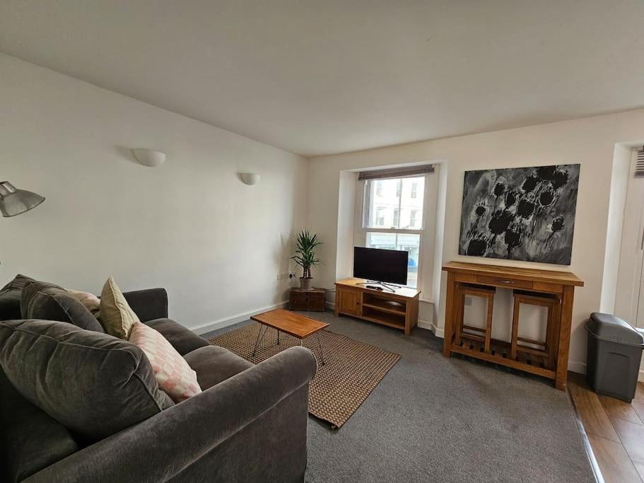 Beautiful And Bright !! Town/Harbour Apartment #1 Пензанс Екстериор снимка