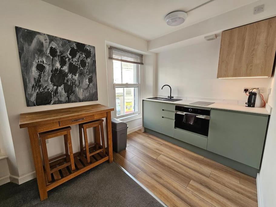 Beautiful And Bright !! Town/Harbour Apartment #1 Пензанс Екстериор снимка